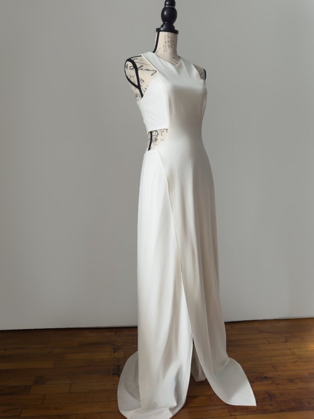 Halston Heritage Ivory Cutout Crepe Gown Size 4 - Picture 2 of 13